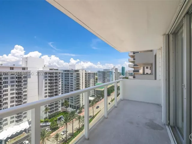 1-bedroom condo for rent in Miami Beach - 5701 Collins Ave 1611 - MondialRealty