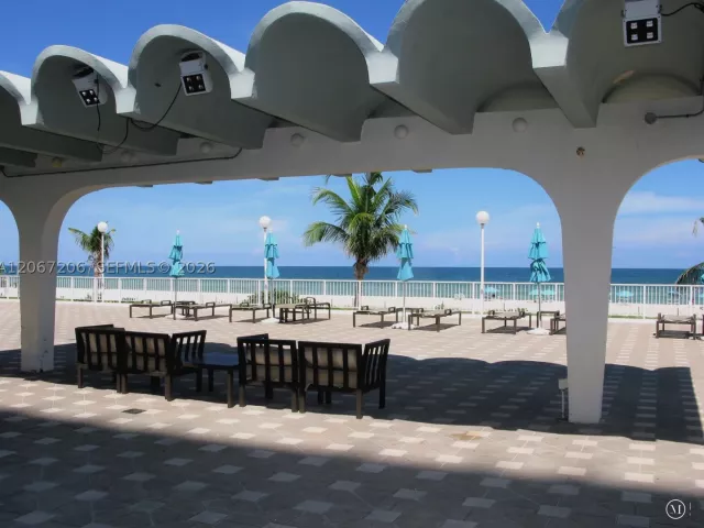 1-bedroom condo for rent in Miami Beach - 5701 Collins Ave 1611 - MondialRealty