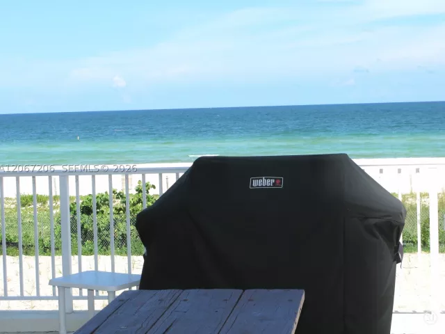 1-bedroom condo for rent in Miami Beach - 5701 Collins Ave 1611 - MondialRealty