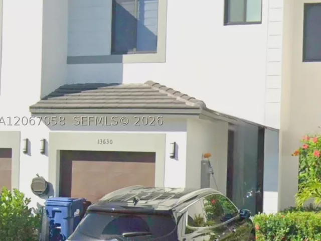 3-bedroom home for sale in Miami - 13630 SW 157th Pl - MondialRealty