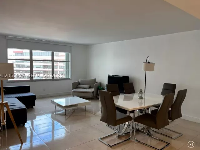 1-bedroom condo for sale in Miami Beach - 5161 Collins Ave 1510 - MondialRealty