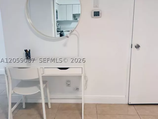1-bedroom condo for sale in Miami Beach - 5161 Collins Ave 1510 - MondialRealty