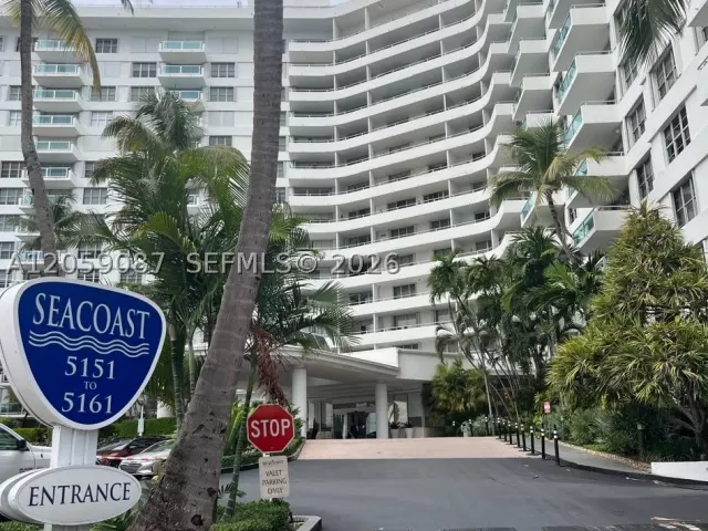 1-bedroom condo for sale in Miami Beach - 5161 Collins Ave 1510 - MondialRealty