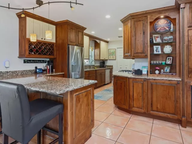 2-bedroom home for rent in Fort Lauderdale - 2549 NE 27th Ave - MondialRealty
