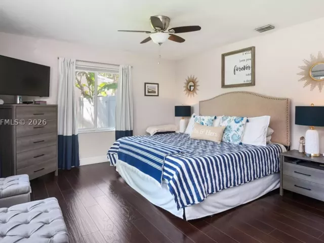 2-bedroom home for rent in Fort Lauderdale - 2549 NE 27th Ave - MondialRealty