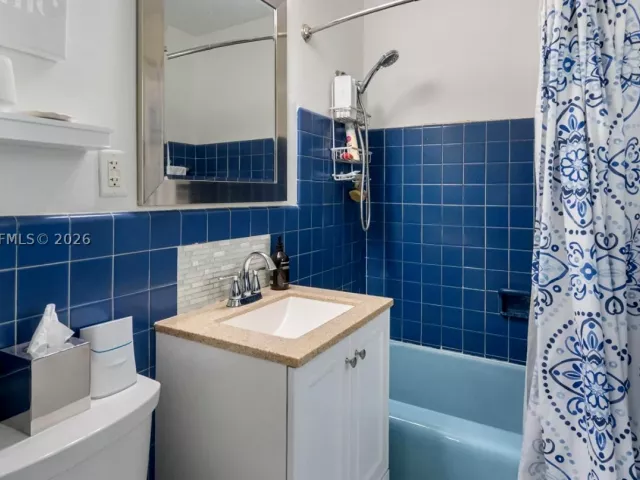 2-bedroom home for rent in Fort Lauderdale - 2549 NE 27th Ave - MondialRealty