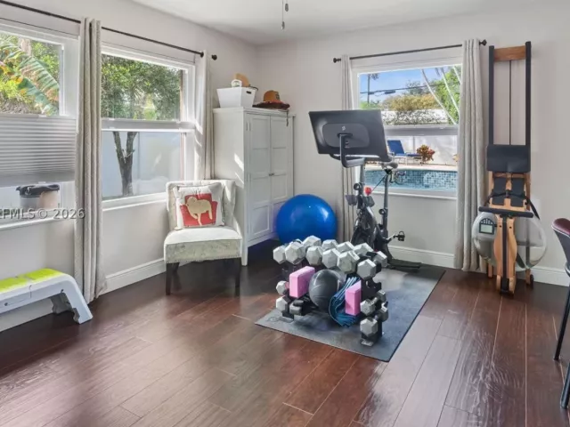 2-bedroom home for rent in Fort Lauderdale - 2549 NE 27th Ave - MondialRealty