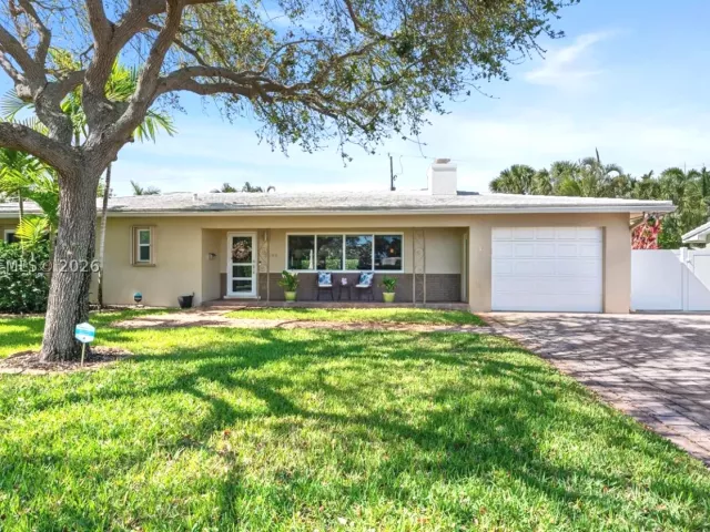 2-bedroom home for rent in Fort Lauderdale - 2549 NE 27th Ave - MondialRealty
