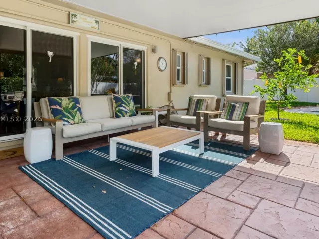 2-bedroom home for rent in Fort Lauderdale - 2549 NE 27th Ave - MondialRealty
