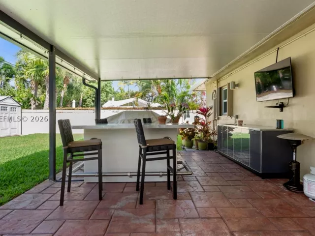 2-bedroom home for rent in Fort Lauderdale - 2549 NE 27th Ave - MondialRealty