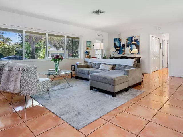 2-bedroom home for rent in Fort Lauderdale - 2549 NE 27th Ave - MondialRealty