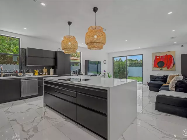 4-bedroom home for rent in Miami - 2320 SW 14th St - MondialRealty