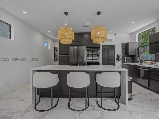 4-bedroom home for rent in Miami - 2320 SW 14th St - MondialRealty
