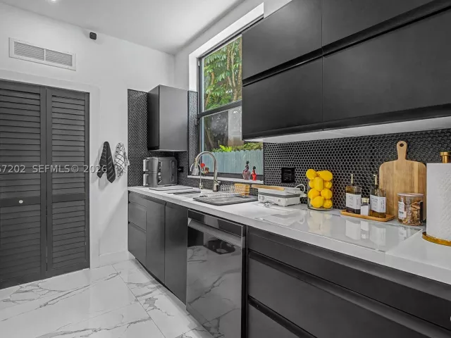 4-bedroom home for rent in Miami - 2320 SW 14th St - MondialRealty