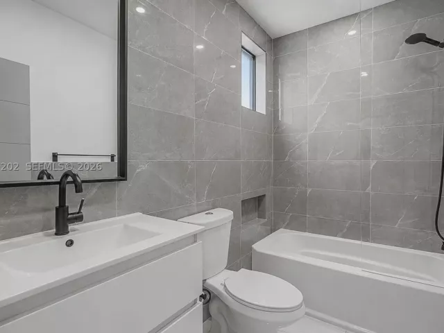4-bedroom home for rent in Miami - 2320 SW 14th St - MondialRealty