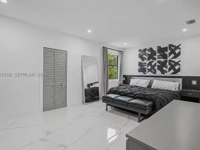 4-bedroom home for rent in Miami - 2320 SW 14th St - MondialRealty