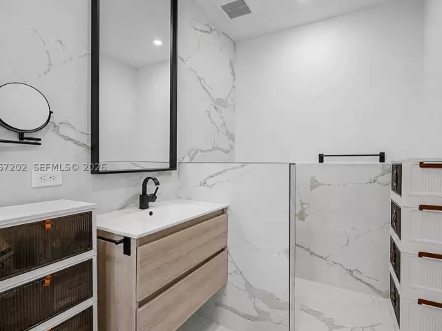 4-bedroom home for rent in Miami - 2320 SW 14th St - MondialRealty