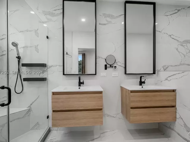4-bedroom home for rent in Miami - 2320 SW 14th St - MondialRealty