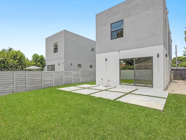 4-bedroom home for rent in Miami - 2320 SW 14th St - MondialRealty
