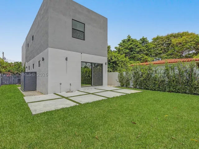 4-bedroom home for rent in Miami - 2320 SW 14th St - MondialRealty