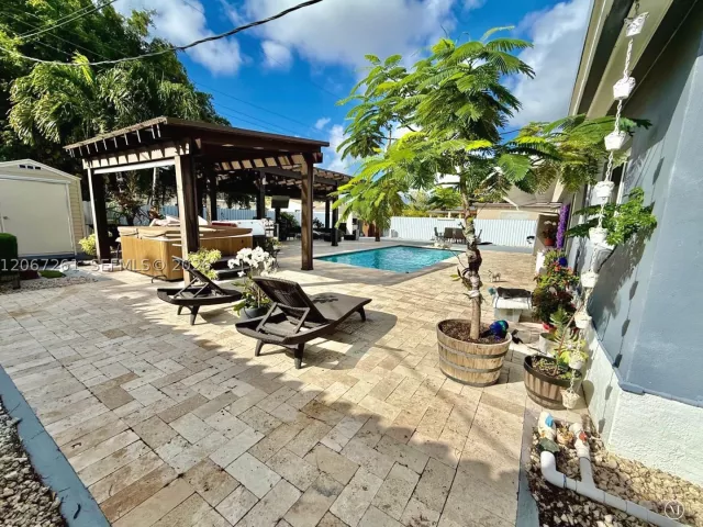 3-bedroom home for rent in Miami - 6202 SW 107th Ave 6202 - MondialRealty