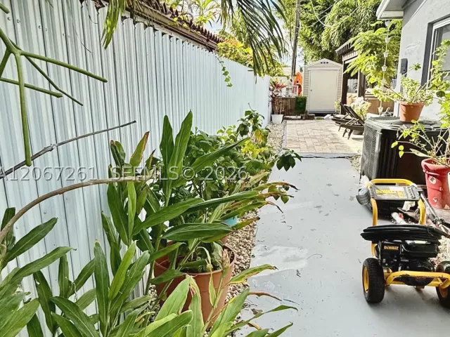 3-bedroom home for rent in Miami - 6202 SW 107th Ave 6202 - MondialRealty