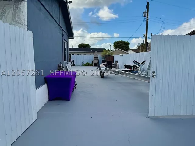 3-bedroom home for rent in Miami - 6202 SW 107th Ave 6202 - MondialRealty