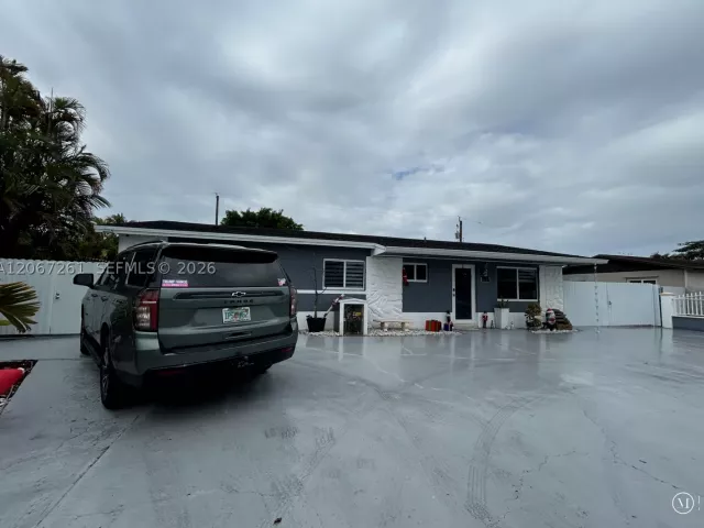3-bedroom home for rent in Miami - 6202 SW 107th Ave 6202 - MondialRealty