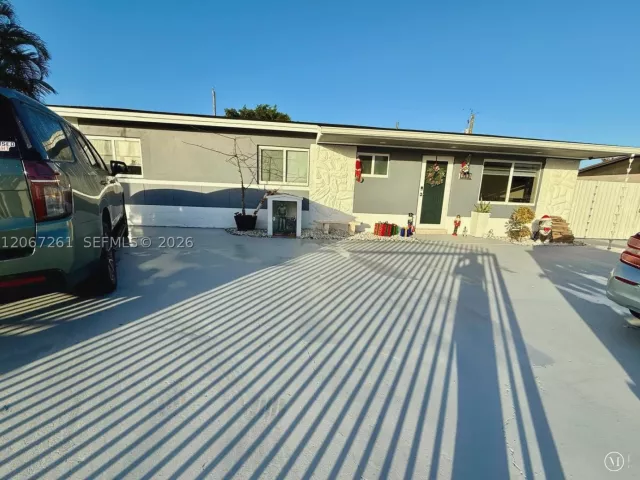 3-bedroom home for rent in Miami - 6202 SW 107th Ave 6202 - MondialRealty