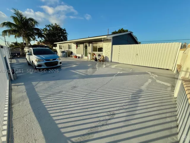 3-bedroom home for rent in Miami - 6202 SW 107th Ave 6202 - MondialRealty