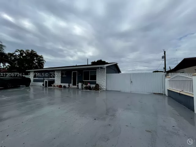 3-bedroom home for rent in Miami - 6202 SW 107th Ave 6202 - MondialRealty