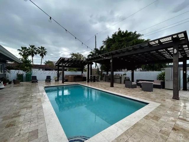 3-bedroom home for rent in Miami - 6202 SW 107th Ave 6202 - MondialRealty