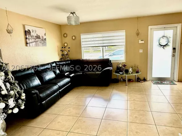 3-bedroom home for rent in Miami - 6202 SW 107th Ave 6202 - MondialRealty