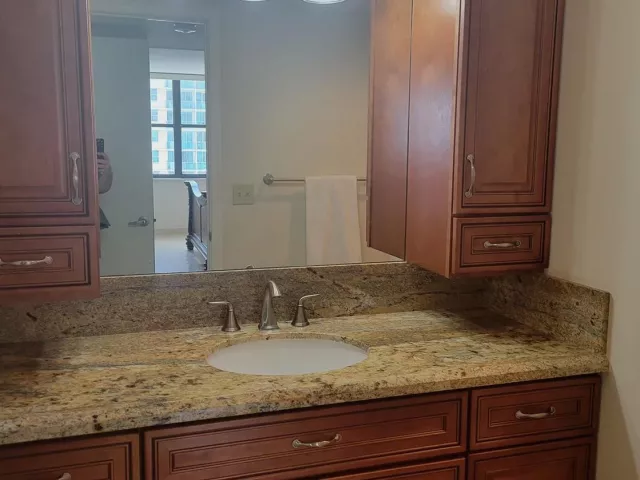 2-bedroom condo for sale in Hollywood - 2401 S OCEAN Drive 1108 - MondialRealty