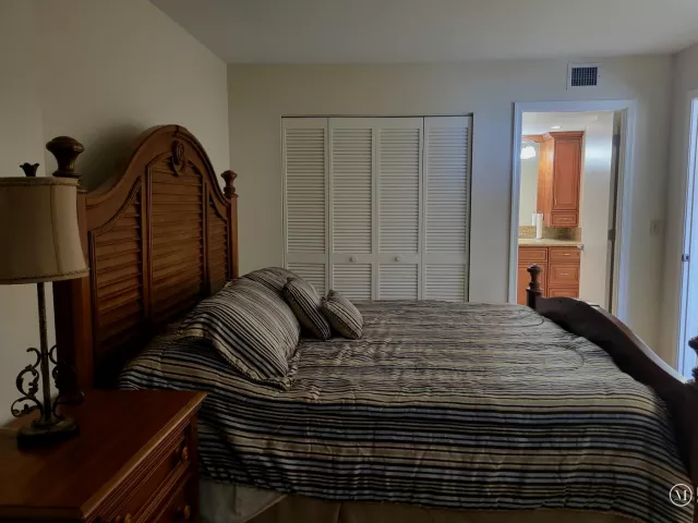 2-bedroom condo for sale in Hollywood - 2401 S OCEAN Drive 1108 - MondialRealty