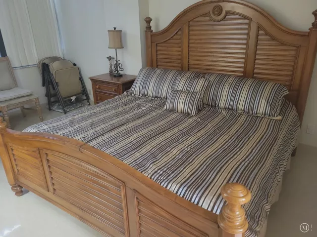 2-bedroom condo for sale in Hollywood - 2401 S OCEAN Drive 1108 - MondialRealty