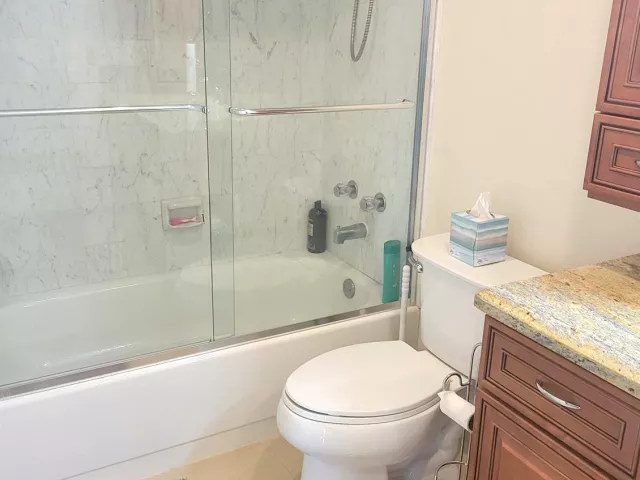 2-bedroom condo for sale in Hollywood - 2401 S OCEAN Drive 1108 - MondialRealty