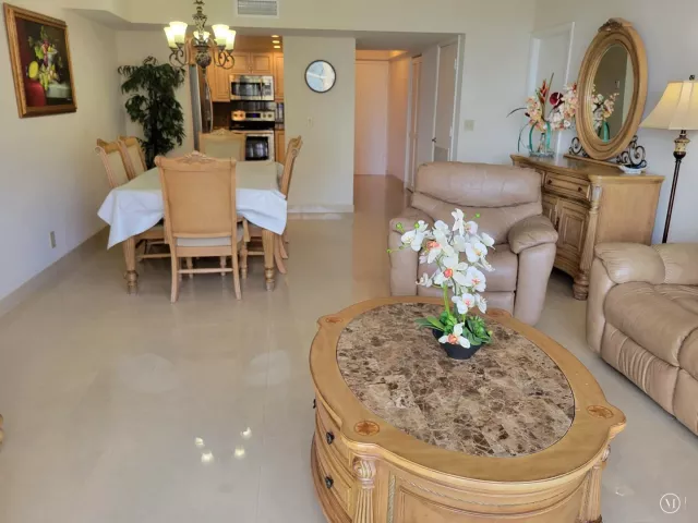 2-bedroom condo for sale in Hollywood - 2401 S OCEAN Drive 1108 - MondialRealty