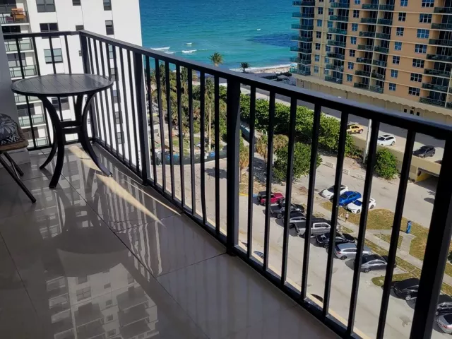 2-bedroom condo for sale in Hollywood - 2401 S OCEAN Drive 1108 - MondialRealty