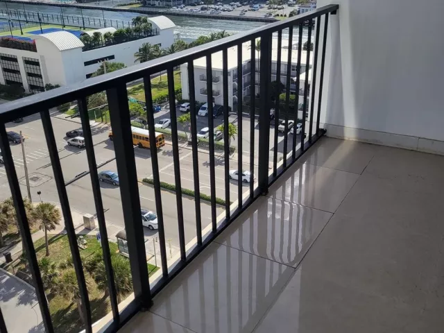 2-bedroom condo for sale in Hollywood - 2401 S OCEAN Drive 1108 - MondialRealty