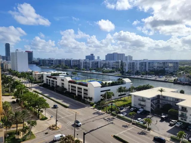 2-bedroom condo for sale in Hollywood - 2401 S OCEAN Drive 1108 - MondialRealty