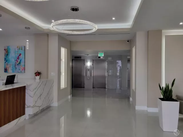 2-bedroom condo for sale in Hollywood - 2401 S OCEAN Drive 1108 - MondialRealty