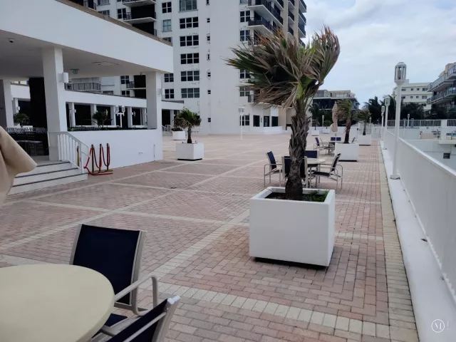 2-bedroom condo for sale in Hollywood - 2401 S OCEAN Drive 1108 - MondialRealty