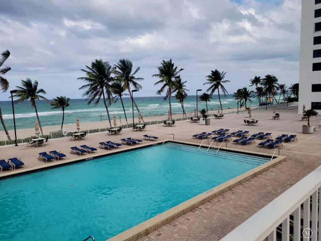 2-bedroom condo for sale in Hollywood - 2401 S OCEAN Drive 1108 - MondialRealty