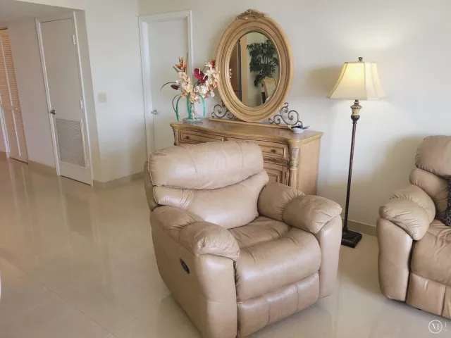 2-bedroom condo for sale in Hollywood - 2401 S OCEAN Drive 1108 - MondialRealty