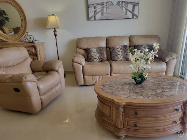 2-bedroom condo for sale in Hollywood - 2401 S OCEAN Drive 1108 - MondialRealty