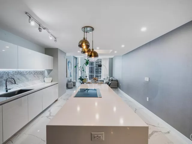 3-bedroom condo for rent in Miami - 851 NE 1st Ave 2911 - MondialRealty