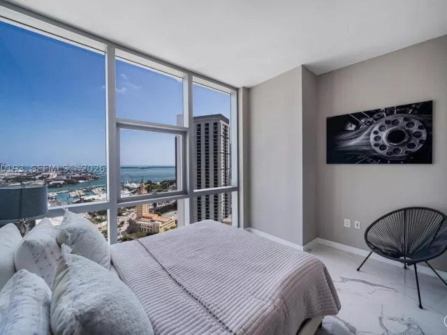 3-bedroom condo for rent in Miami - 851 NE 1st Ave 2911 - MondialRealty