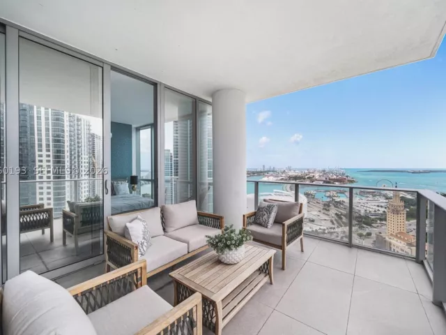 3-bedroom condo for rent in Miami - 851 NE 1st Ave 2911 - MondialRealty