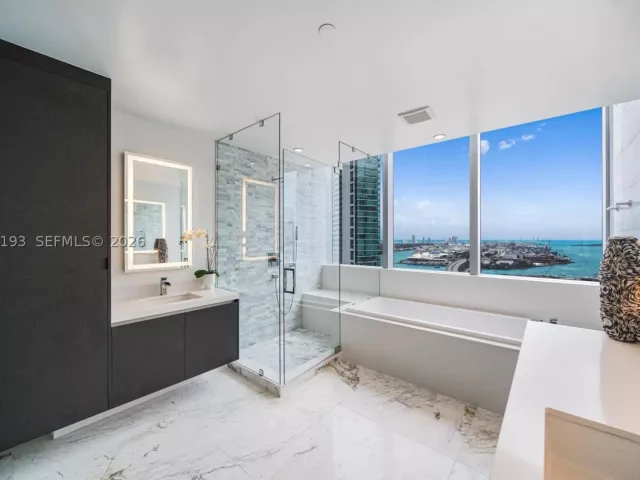 3-bedroom condo for rent in Miami - 851 NE 1st Ave 2911 - MondialRealty